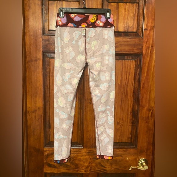 LuLaRoe OS Leggings Maroon Eggplant Wine Purple Birds Owls Parrots Parakeets - Picture 6 of 14